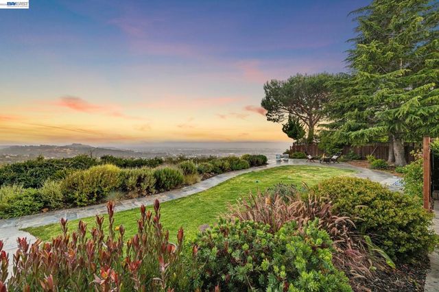 5028 CRYSTAL RIDGE COURT, Oakland, CA 94605