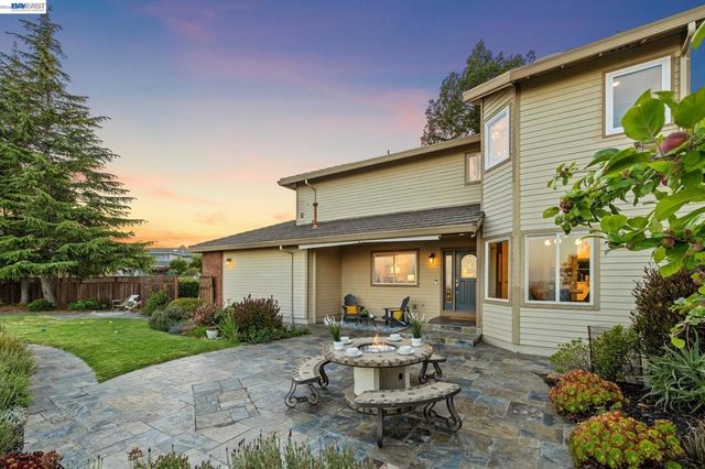 5028 CRYSTAL RIDGE COURT, Oakland, CA 94605