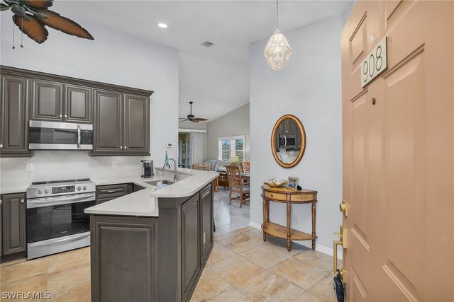 194 Newport DR 908, Naples, FL 34114