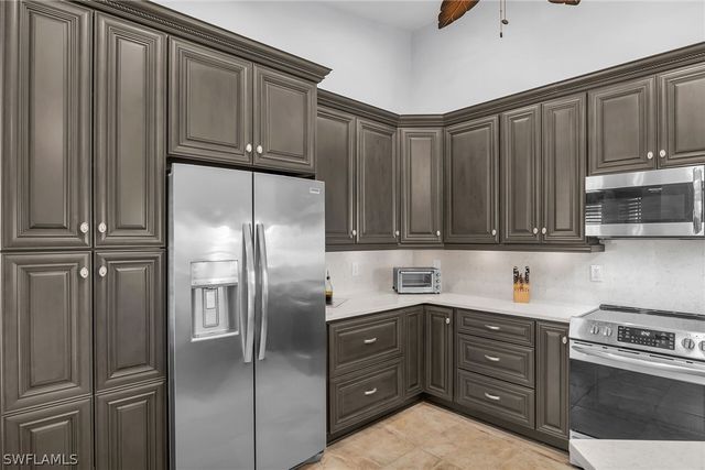 194 Newport DR 908, Naples, FL 34114