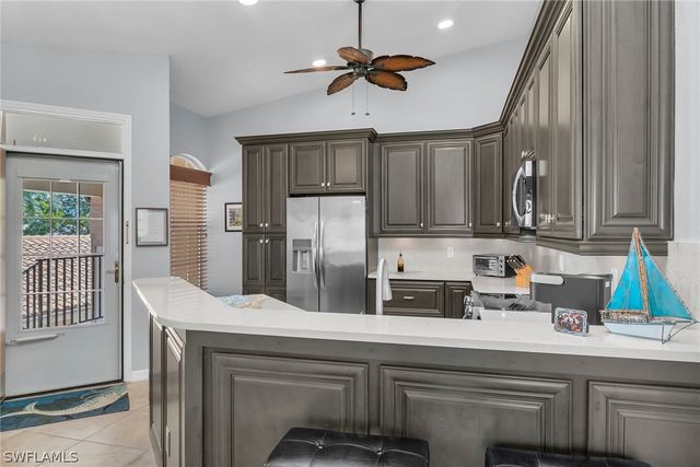 194 Newport DR 908, Naples, FL 34114