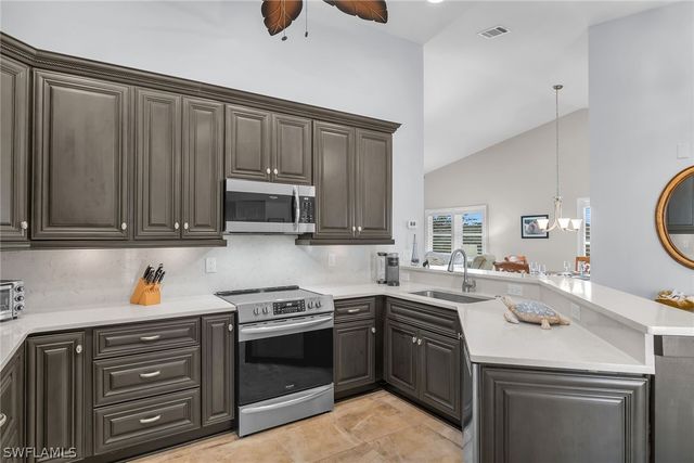 194 Newport DR 908, Naples, FL 34114