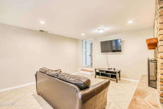 1701 Elm Street, El Paso, TX 79930