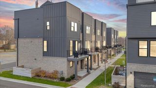 1061 Hampton Circle, Detroit, MI 48207