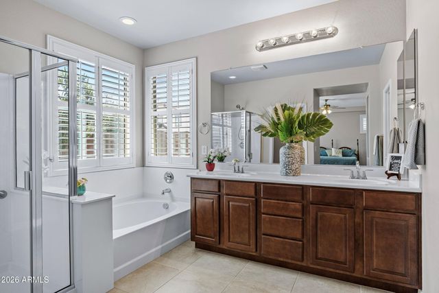 957 E ROJO Way, Gilbert, AZ 85297