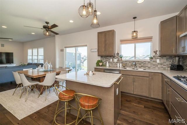 237 Mason Glen Drive, Lake St Louis, MO 63367
