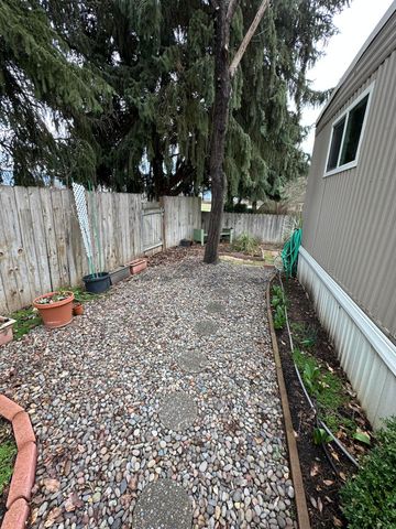 3700 Bellinger Lane SPC 49, Medford, OR 97501