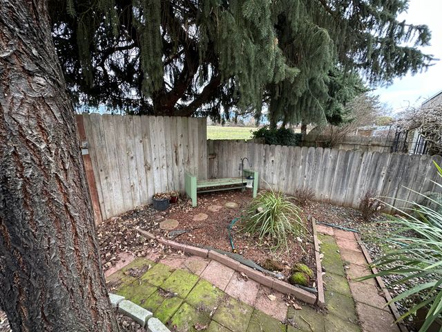 3700 Bellinger Lane SPC 49, Medford, OR 97501