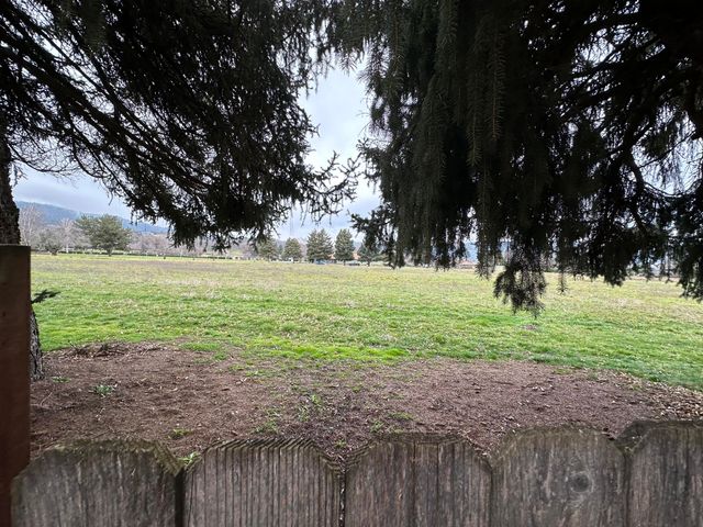 3700 Bellinger Lane SPC 49, Medford, OR 97501