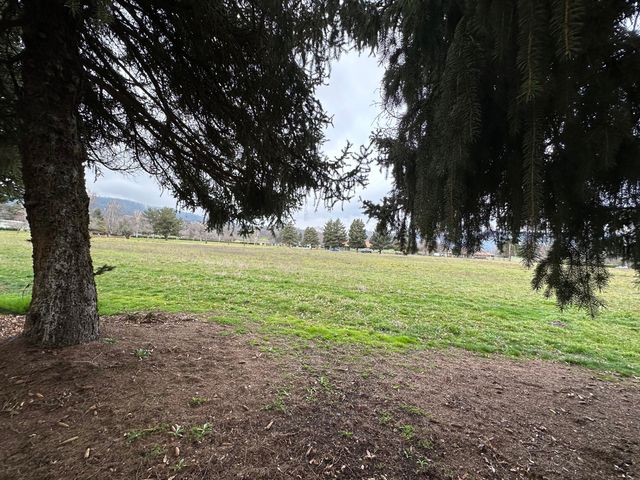 3700 Bellinger Lane SPC 49, Medford, OR 97501