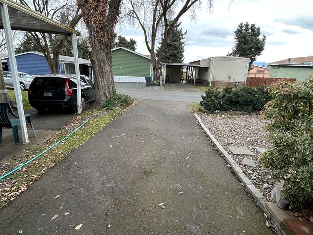 3700 Bellinger Lane SPC 49, Medford, OR 97501