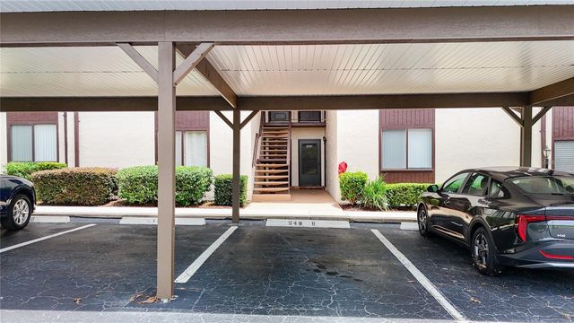 548 FAIRWAYS DRIVE B, Ocala, FL 34472