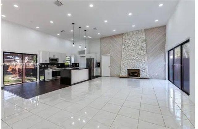 601 Leslie Dr 601, Hallandale Beach, FL 33009