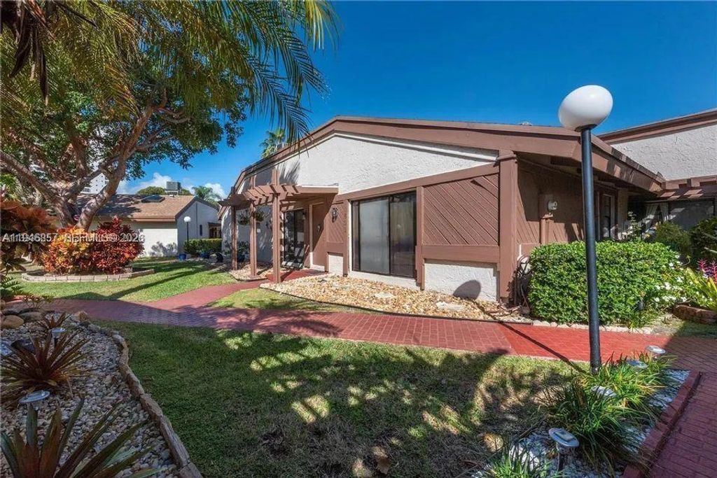 601 Leslie Dr 601, Hallandale Beach, FL 33009