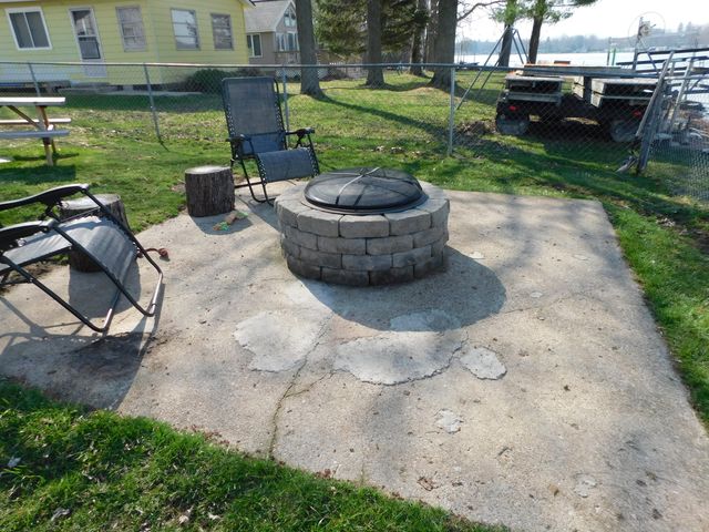 124 Peterson Drive, Cheshire Twp, MI 49055