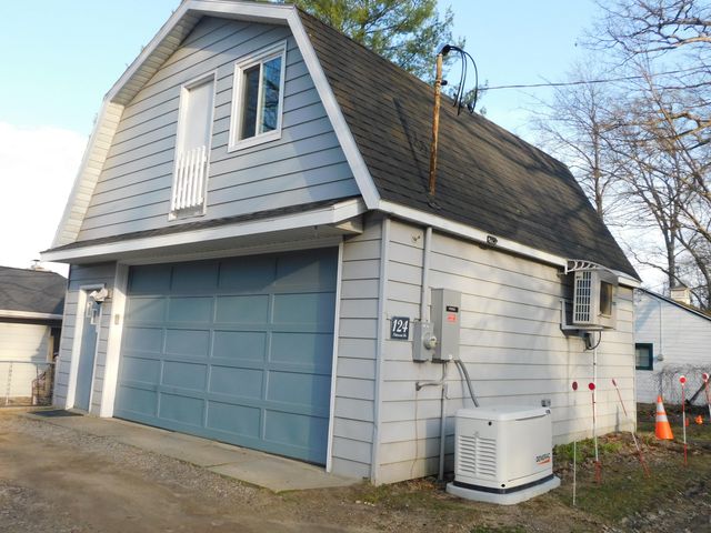 124 Peterson Drive, Cheshire Twp, MI 49055