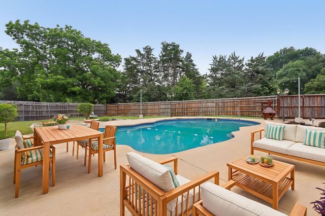 906 Greenbriar Lane, Duncanville, TX 75137