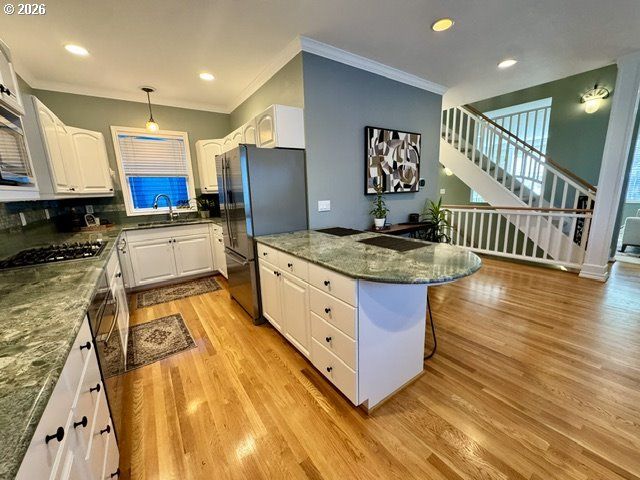 3530 S CORBETT Ave, Portland, OR 97239