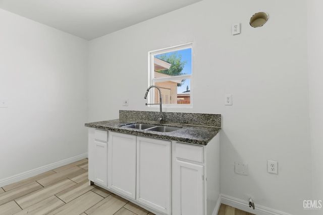 1021 S Brown Street, Bakersfield, CA 93307