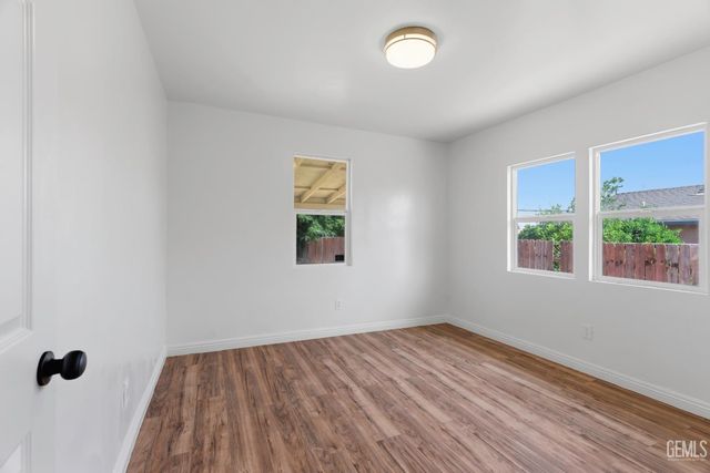 1021 S Brown Street, Bakersfield, CA 93307