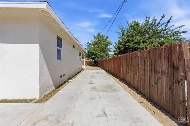 1021 S Brown Street, Bakersfield, CA 93307