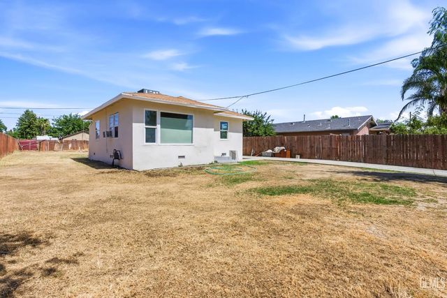 1021 S Brown Street, Bakersfield, CA 93307