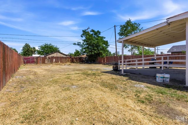 1021 S Brown Street, Bakersfield, CA 93307