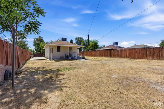 1021 S Brown Street, Bakersfield, CA 93307