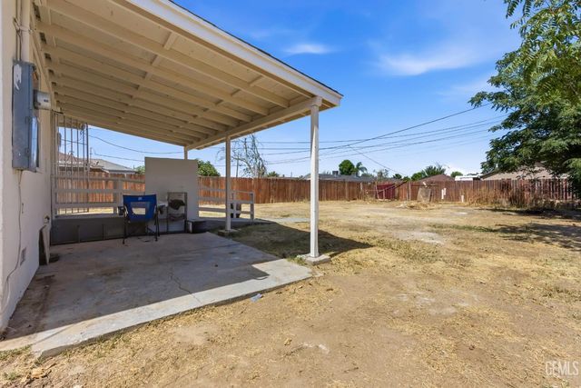 1021 S Brown Street, Bakersfield, CA 93307