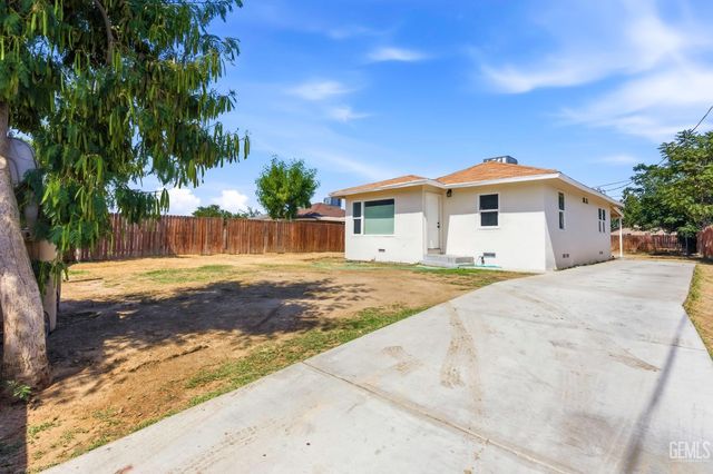1021 S Brown Street, Bakersfield, CA 93307