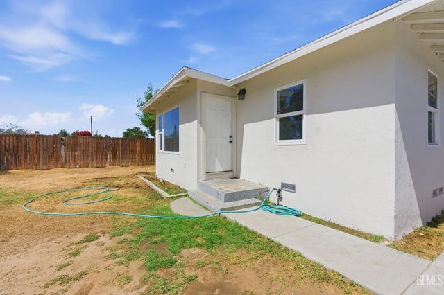 1021 S Brown Street, Bakersfield, CA 93307