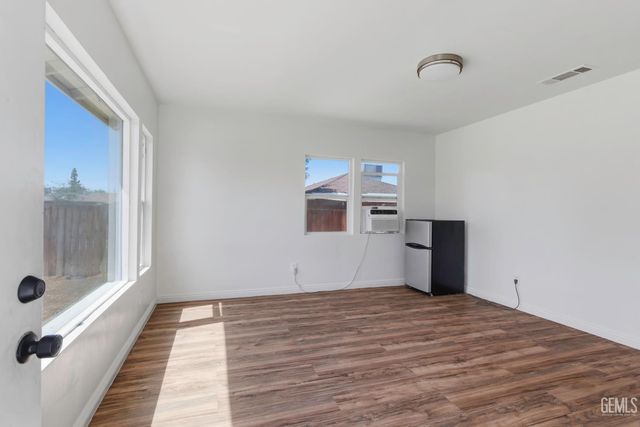 1021 S Brown Street, Bakersfield, CA 93307