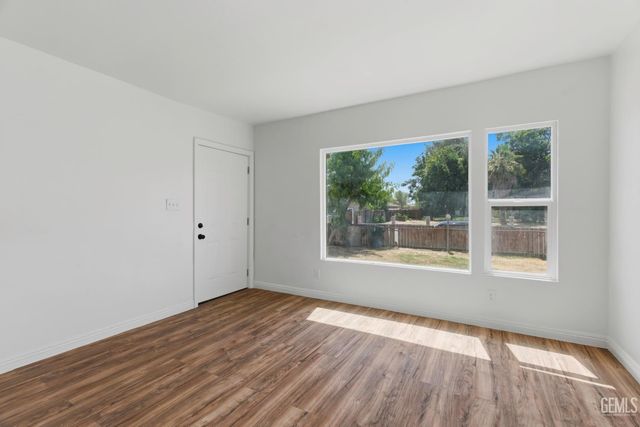1021 S Brown Street, Bakersfield, CA 93307