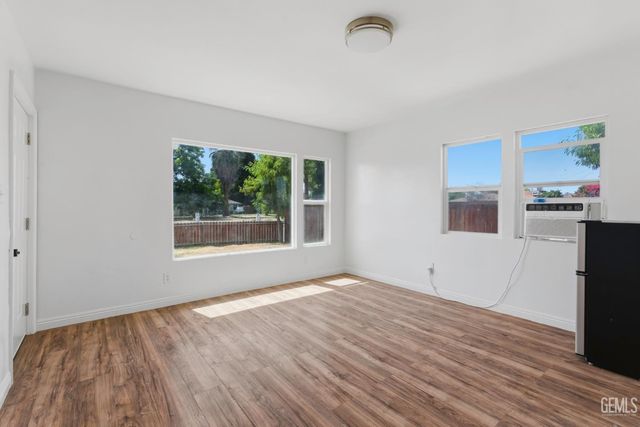 1021 S Brown Street, Bakersfield, CA 93307