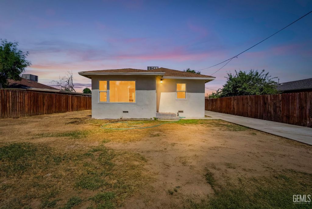 1021 S Brown Street, Bakersfield, CA 93307