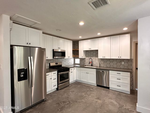 4020 N 33RD Street, Phoenix, AZ 85018