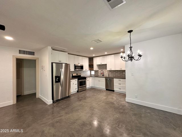 4020 N 33RD Street, Phoenix, AZ 85018