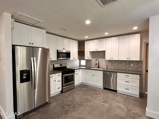 4020 N 33RD Street, Phoenix, AZ 85018