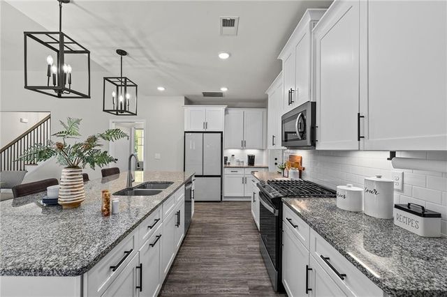 202 Jefferson Avenue, Canton, GA 30114