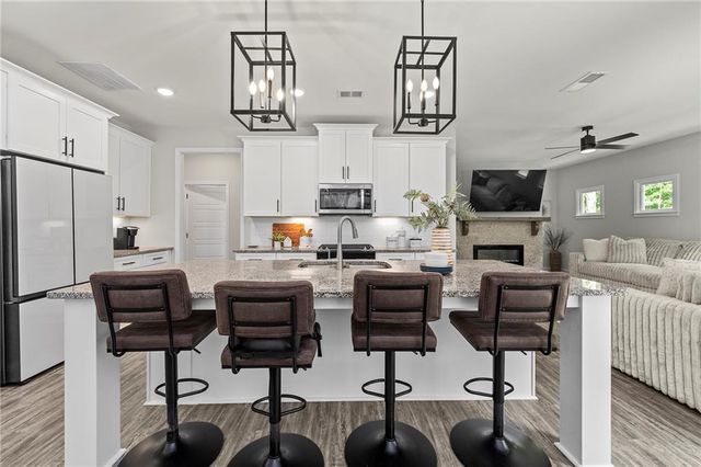 202 Jefferson Avenue, Canton, GA 30114