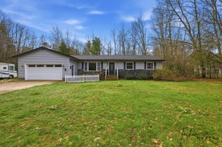 2467 Fenner Road, Laketon Twp, MI 49445
