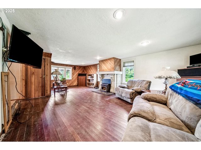 14604 WOODBURN MONITOR Rd, Woodburn, OR 97071