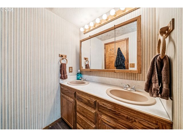 14604 WOODBURN MONITOR Rd, Woodburn, OR 97071