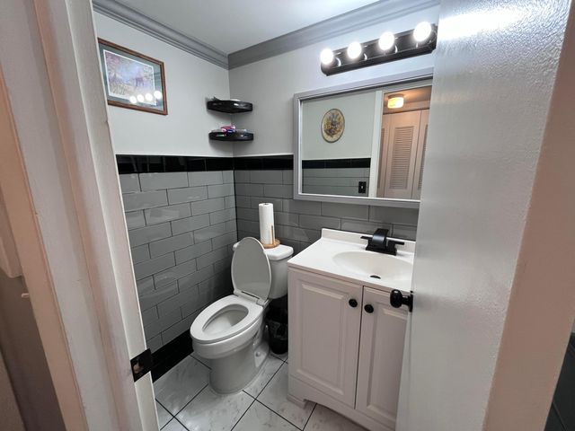 49 Cambridge B, West Palm Beach, FL 33417