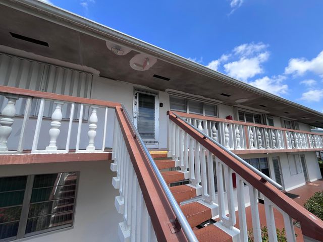 49 Cambridge B, West Palm Beach, FL 33417
