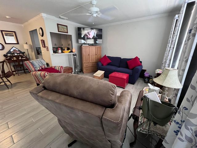 49 Cambridge B, West Palm Beach, FL 33417