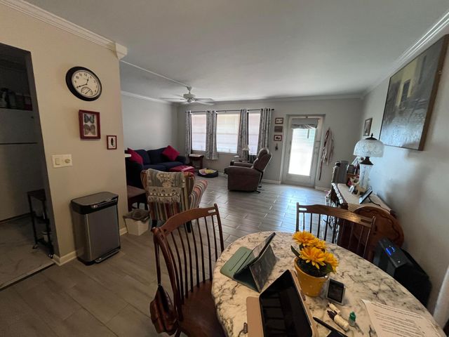 49 Cambridge B, West Palm Beach, FL 33417