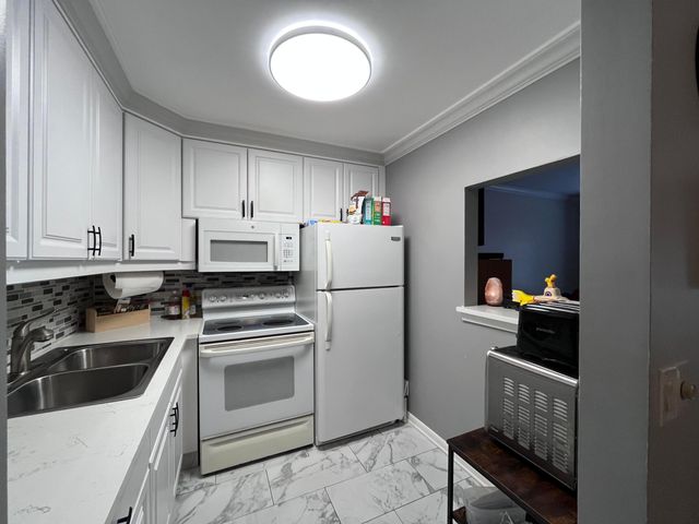 49 Cambridge B, West Palm Beach, FL 33417