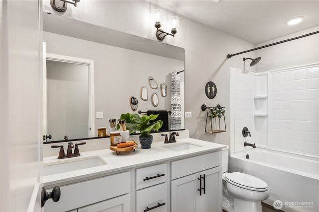 2072 NE Norseman Way, Poulsbo, WA 98370