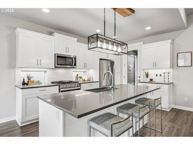 6411 Se POLYANTHA St, Hillsboro, OR 97123